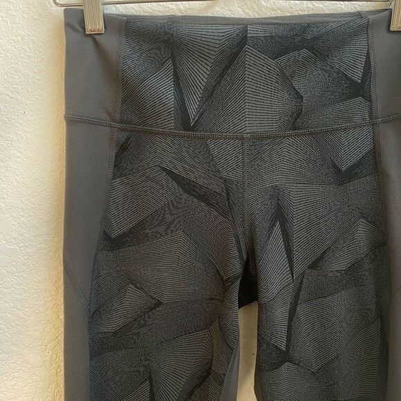 Under Armour Heat Gear Grey Geometric leggings S/M - Picture 2 of 9